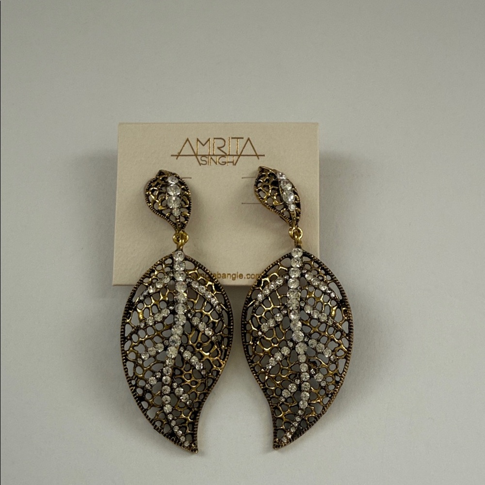 Amrita Singh Gold Tone Filigree Earrings 🥳